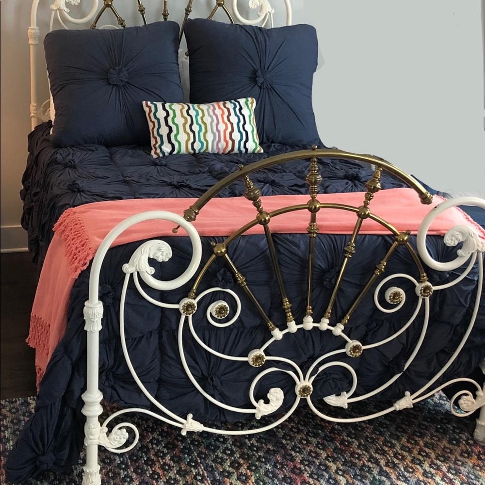 Anthropologie Lazybones Rosette Quilt & Euro Shams